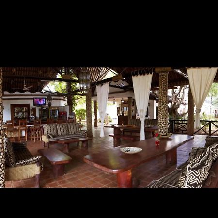 Mangro Hotel Diani Beach Buitenkant foto