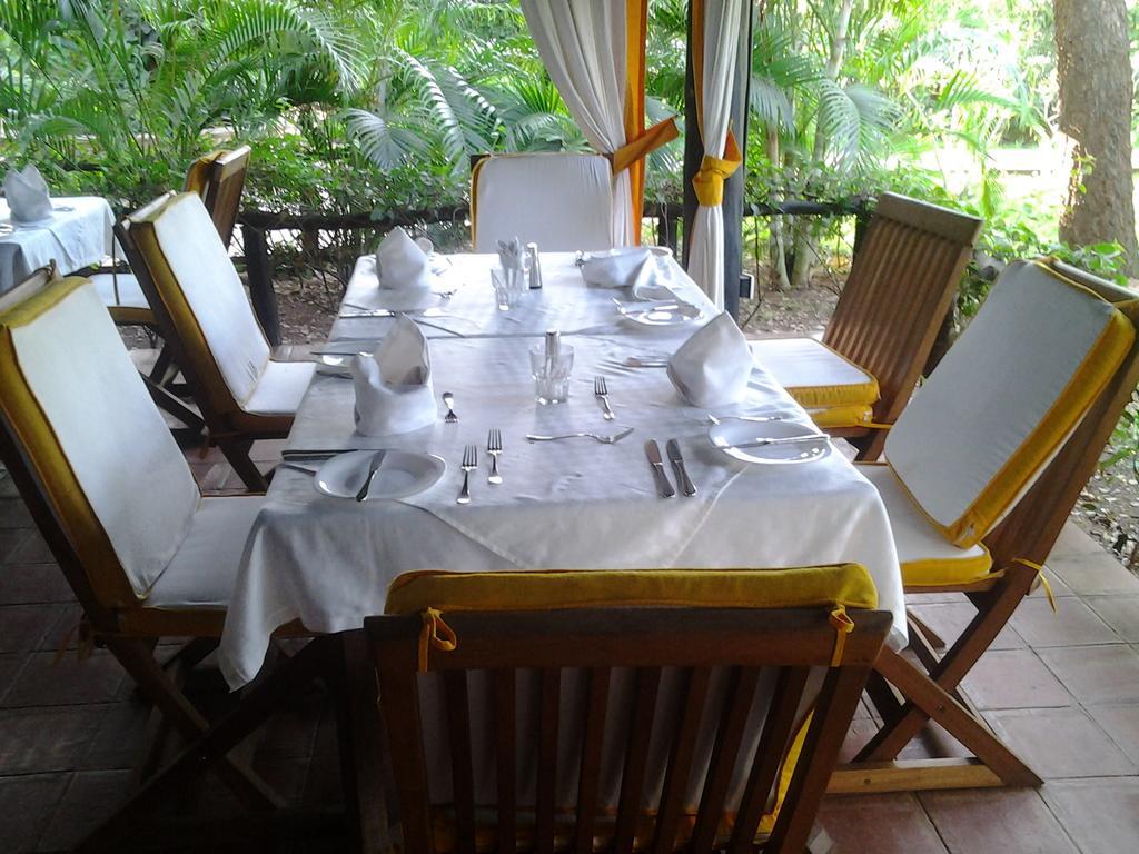 Mangro Hotel Diani Beach Buitenkant foto